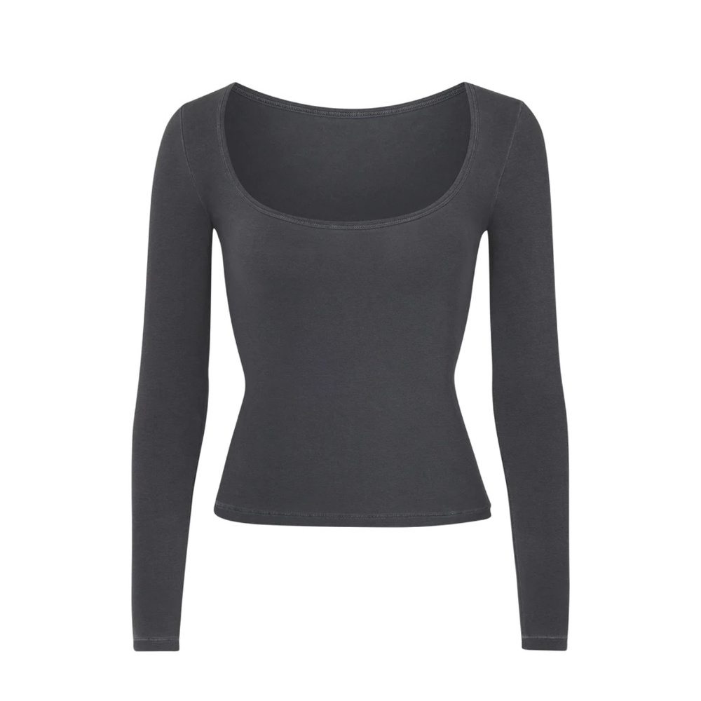 SKIMS NEW VINTAGE SCOOP LONG SLEEVE T-SHIRT, color ash, size small.